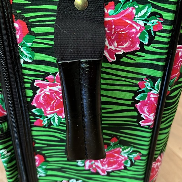 Fun Fun Betseyville Floral Rolling Suitcase - Picture 4 of 16